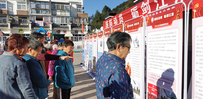 歙縣：“國防動員  礪劍江淮”全省國防動員法律法規(guī)“多館聯(lián)展”普法活動進社區(qū)